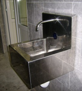 Senzorske sudopere i valovi - umivaonik zidni kvadratni